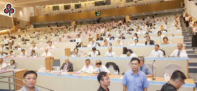 疫情严峻，中研院院士选举及会议二度延期，原则将在明年7月举行。图为2018年中研院院士会议选举新任院士。(本报资料照)