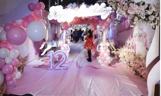 山西家长风靡为小孩举办12岁豪华生日宴，当地教师认为，恐致孩童错误价值观。（取自新华社）