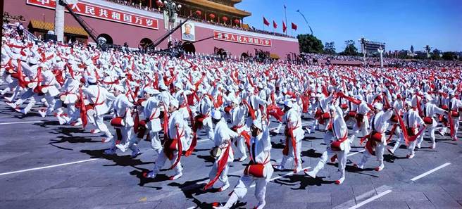 （延安安塞三绝 腰鼓 照片来源：安塞文化艺术馆展出照片）