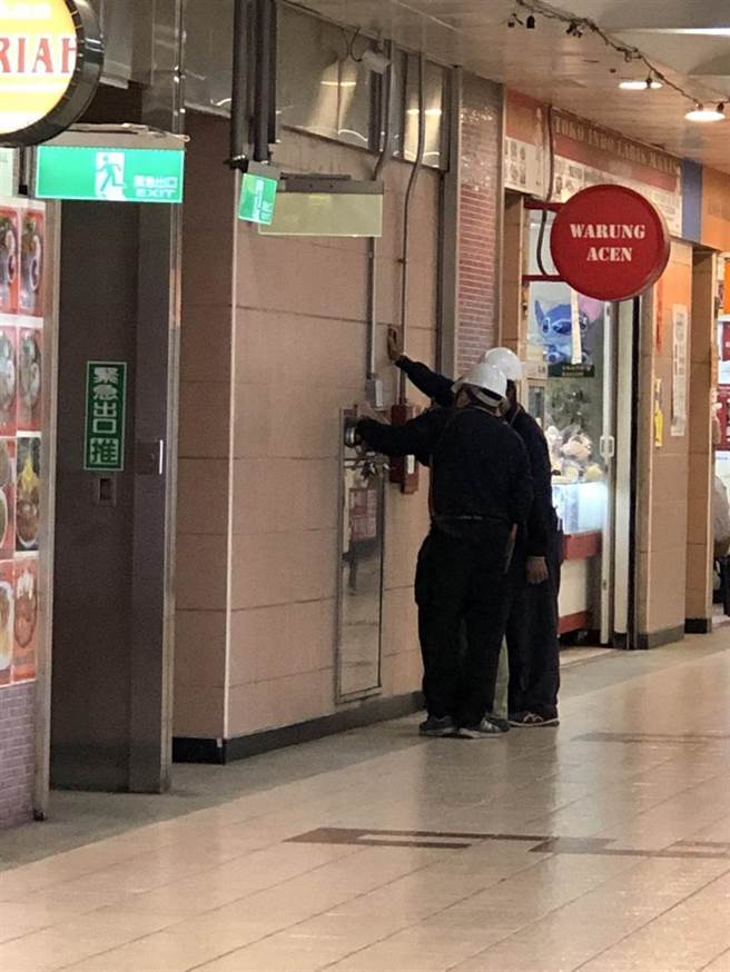 台北地下街去年遭议员李建昌踢爆，消防设备竟连续3次检查不合格，半年来被开罚2次仍未改善。（照片来源：李建昌议员研究室提供）