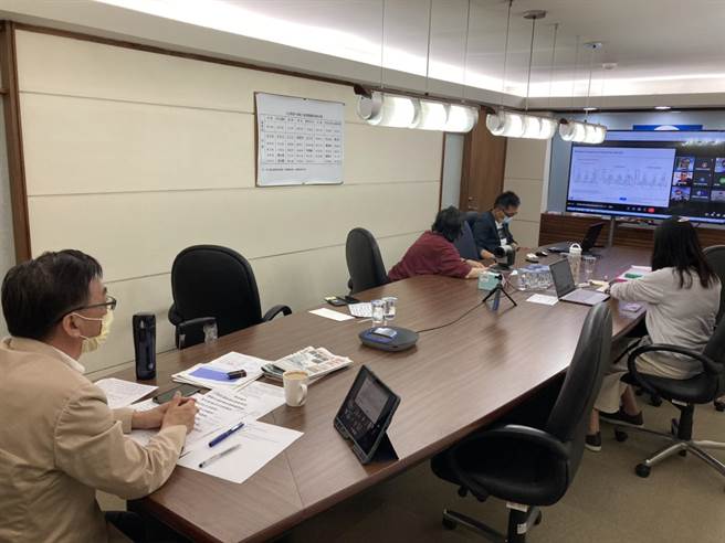 国政基金会3日举办举行《新冠肺炎疫苗发展的瓶颈及解决之道（十）－如何运用疫苗及治疗药物去控制疫情》视讯座谈会(国政基金会提供／简立欣台北传真)