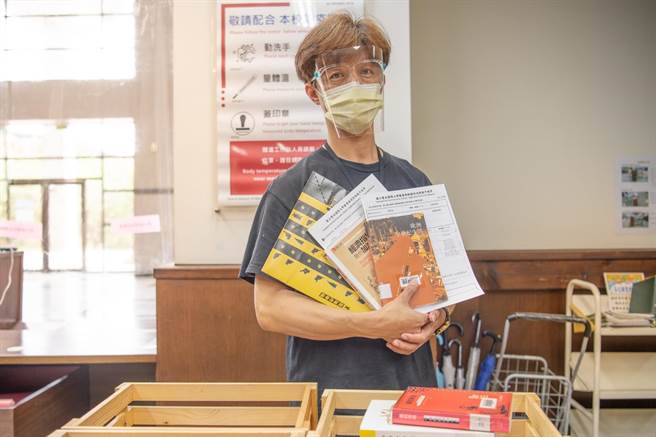 停课也要读书，暨南大学提供师生借阅图书宅配服务。（暨南大学提供／廖志晃南投传真）