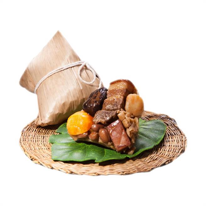 蝦皮購物的狀元油飯端午限定頂級干貝粽（6入），原價458元，特價366元。（蝦皮購物提供）