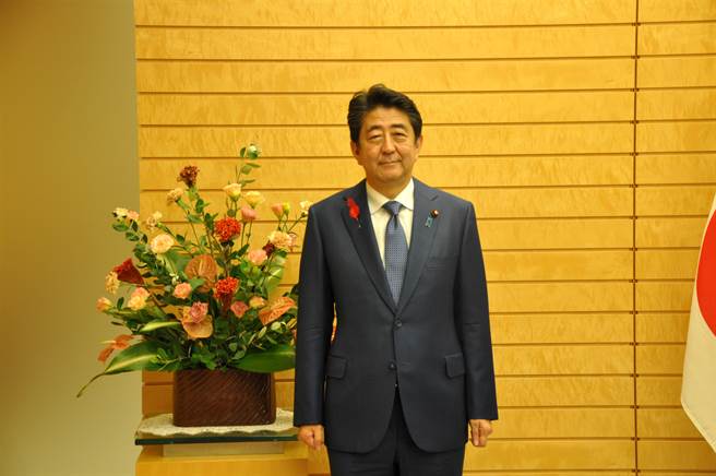 日本政府此次能迅速向台湾提供疫苗，前日相安倍晋三等自民党议员功不可没。（图／中新社）