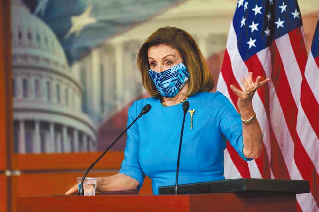 美国国会「美中经济暨安全检讨委员会」（USCC）1日发表报告，批评美国商务部没有尽全力保护国家安全、避免敏感技术落入中国军方手中。图为美国国会眾议院议长裴洛西。 （新华社）