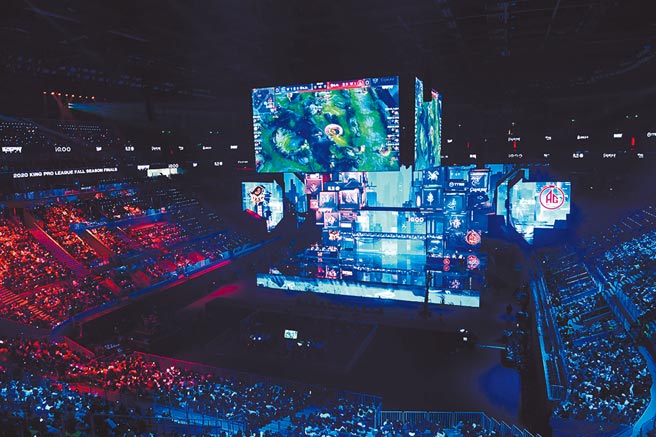 腾讯旗下「王者荣耀」手机网游的人物形象设计过于暴露，恐触犯新实施的《未成年人保护法》。