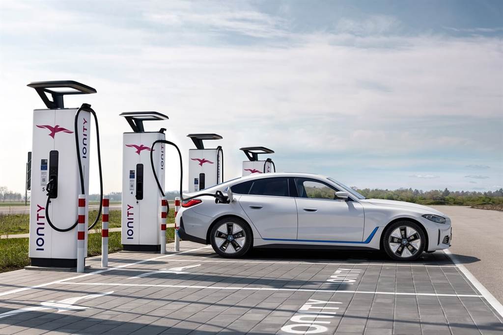 BMW i4正式亮相 & M Power首度推出電動車款-外觀內裝篇
