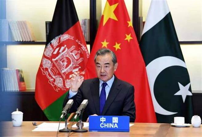 中國國務委員兼外長王毅3日在貴陽主持第4次中阿巴三方外長對話。（中國外交部網站）