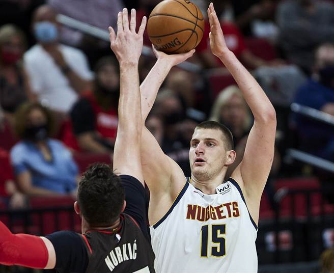 金块中锋约基奇成为NBA史上第6位夺得例行赛MVP的非美国籍球员。(美联社资料照)