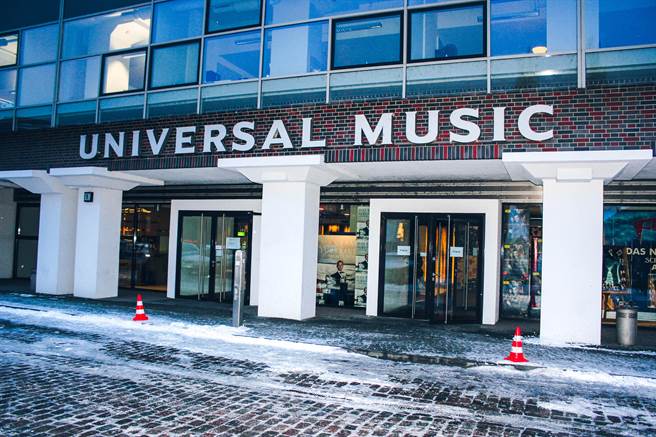 外传亿万富豪投资人艾克曼（William Ackman）旗下的空白支票公司即将与环球音乐集团（Universal Music Group）达成收购协议。（示意图/shutterstock）