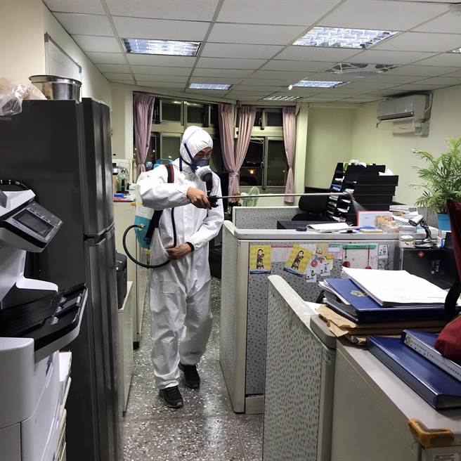 板桥警分局表示，已于6月3日及4日分别针对办公厅舍内部与寝室及相关使用车辆清消3次，确保办公环境安全。（板桥警分局提供）