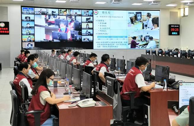 郑文灿说，双北是疫情重灾区，热区也不断扩大，桃园邻近双北，因此人数会较多。（桃园市新闻处提供／赖佑维桃园传真）