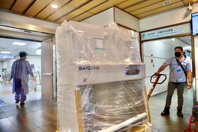 博爱医院添购的PCR核酸检测设备厂商已经送达，下星期即可启用上路。（罗东博爱医院提供／胡健森宜兰传真）