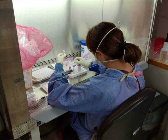 博爱医院添购的PCR核酸检测设备厂商已经送达，下星期即可启用上路。（罗东博爱医院提供／胡健森宜兰传真）