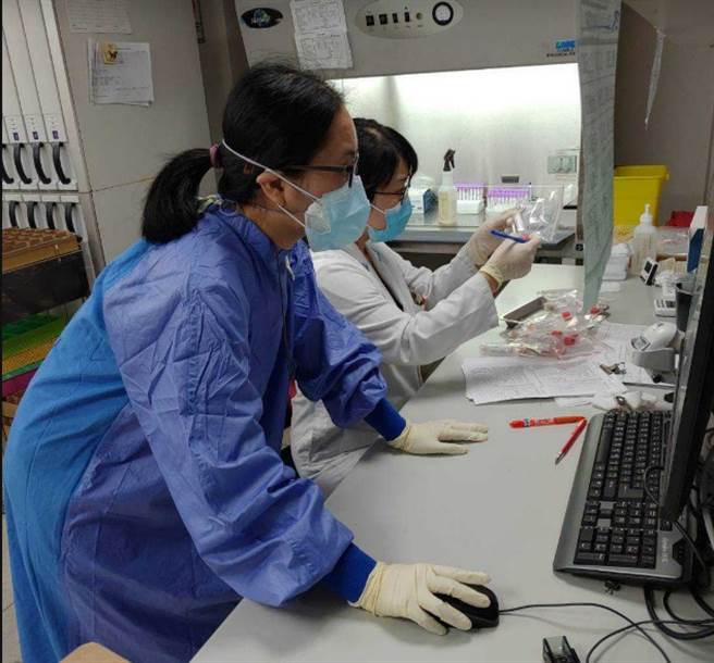 博爱医院添购的PCR核酸检测设备厂商已经送达，下星期即可启用上路。（罗东博爱医院提供／胡健森宜兰传真）