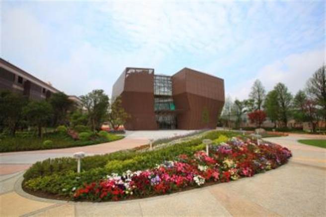 宏亚食品创立的观光工厂「巧克力共和国」园区。(图/理财周刊提供)