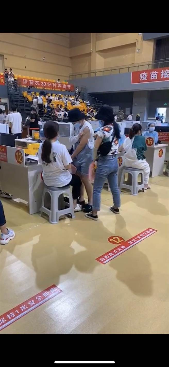 有大陆籍新住民返回福建寧德市施打疫苗，将施打疫苗情况传回台湾。（读者提供／程炳璋台南传祯）