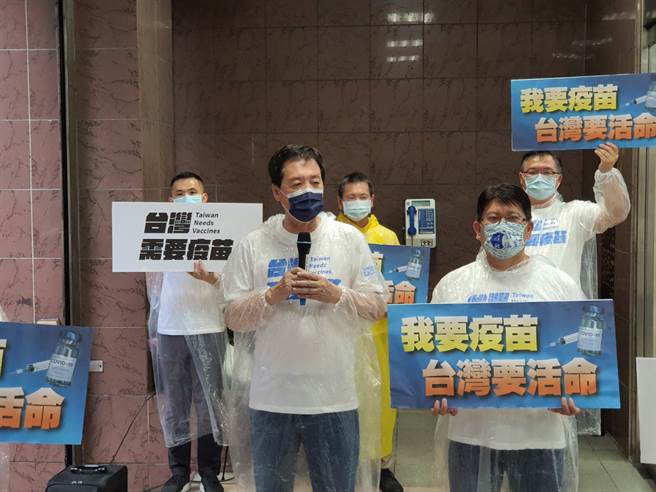 争疫苗，国民党赴疾管署抗议，要求政府不要和人民作对。（陈人齐摄）