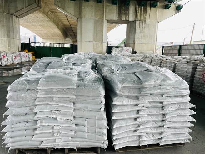 台中市水利局已备妥沙包2万包，同步通知区公所沙包发放作业。（台中市水利局提供／王文吉台中传真）