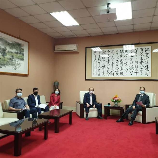 柯建銘向在野黨喊話：全力支持紓困預算。摘自柯建銘臉書