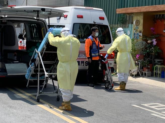 台南市消防救护人员防疫奖金提升，每载到一位确诊者可获5000元。（读者提供／程炳璋台南传真）