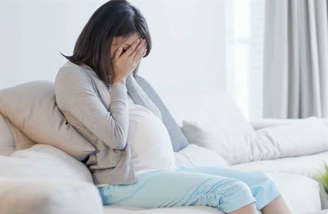 一名人妻本以为婆婆是高学歷份子，会比较好沟通，没想到更难搞，还在她产后讨她的胎盘炖汤。(达志影像/shutterstock提供)

