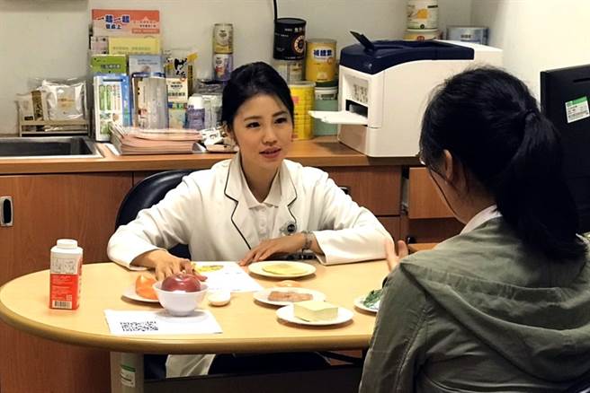 台北慈濟醫院侯沂錚營養師宣導免疫營養的重要。（圖／院方提供）