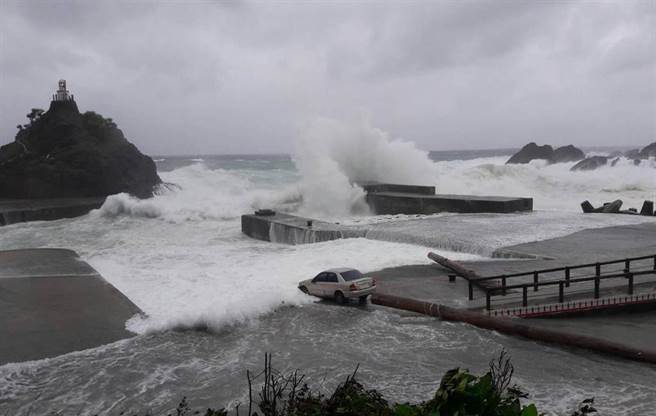 兰屿、绿岛4日晚间6点停班停课。（示意图／读者提供）