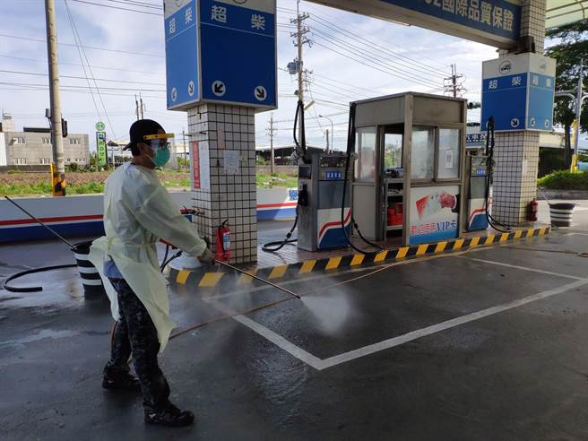 屏縣府於確診者足跡完成消毒。(屏縣府提供)