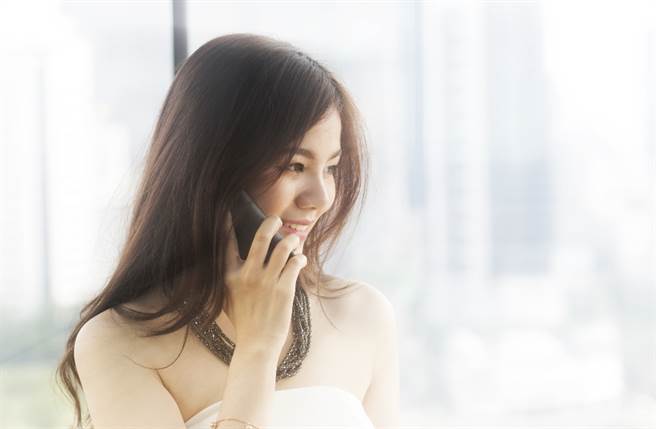 天秤座、水瓶座、雙子座最愛在情場上遊走，即使已婚也無法控制自己愛玩的心。（圖／Shutterstock）
