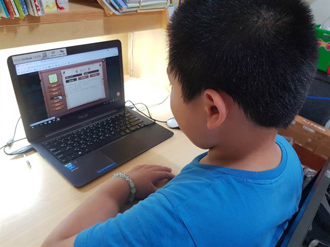 慈济基金会与臺大教授叶丙成共同推动，包括KKday 酷游天公司及jetfi桔丰科技公司协助，将于7日紧急配寄15000个4G分享器给各县市教育局之所需，无偿协助弱势家庭，让学童们有更为顺畅的上网与线上学习环境。(戴志扬翻摄)