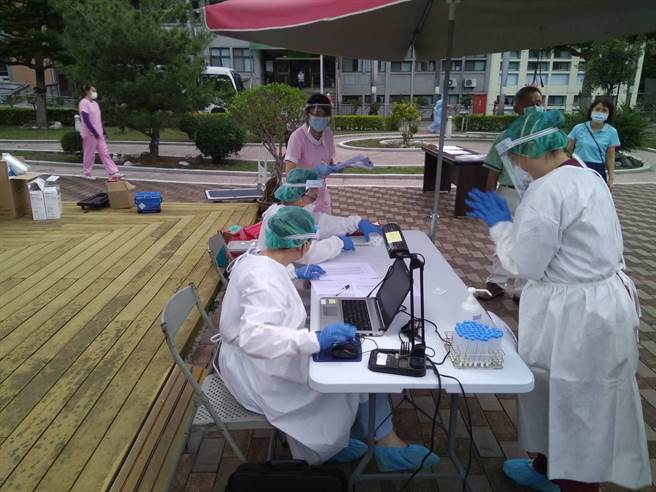 彰化縣政府金公布最新疫調，位在南彰化田中鎮的某安養機構傳出有照服員染疫，院方緊急對員工、院民等安排快篩採檢。（院方提供／吳建輝彰化傳真）