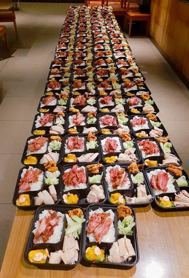 飨宾餐旅将为医护、警消、救灾小组及偏乡卫生所等送上数万个公益餐盒。（飨宾餐旅提供）