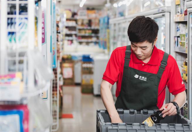 美廉社打造防疫购物环境，让消费者和门市人员放心购物。（图/美廉社提供）