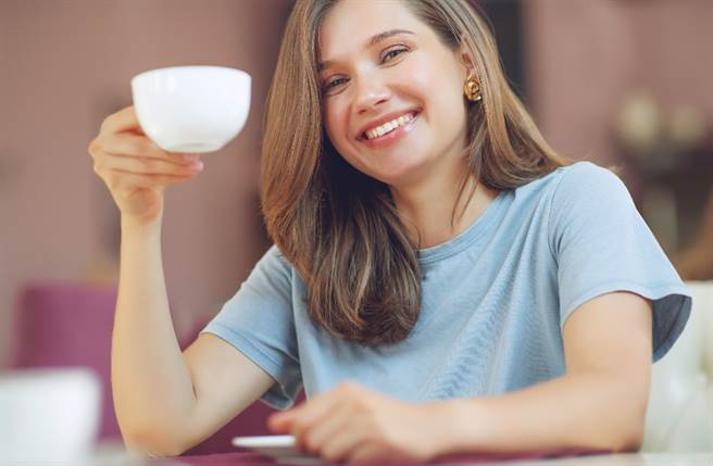 金牛座、處女座、水瓶座、摩羯座、巨蟹座的女性是典型的旺夫女代表，從內到外都十分賢慧有能力，自然深得另一半寵愛。（圖／Shutterstock）
