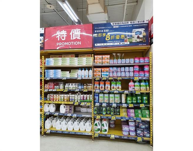 家乐福会员专属服务及自有品牌每周三享好康！配合银行联名卡与家乐福钱包享多重优惠，消费者可善加利用。