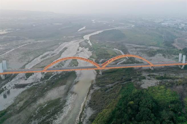 彩雲颱風及梅雨鋒面接連來襲，可能帶來水災，水利署第三河川局4日表示，所轄河川、區排共12件在建工程已完成防汛自主檢查。（黃國峰攝）