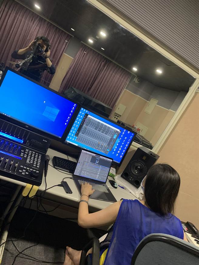 新北市庄敬高职与及人中学师生共同创作防疫歌曲 为台湾加油。（及人中学提供）