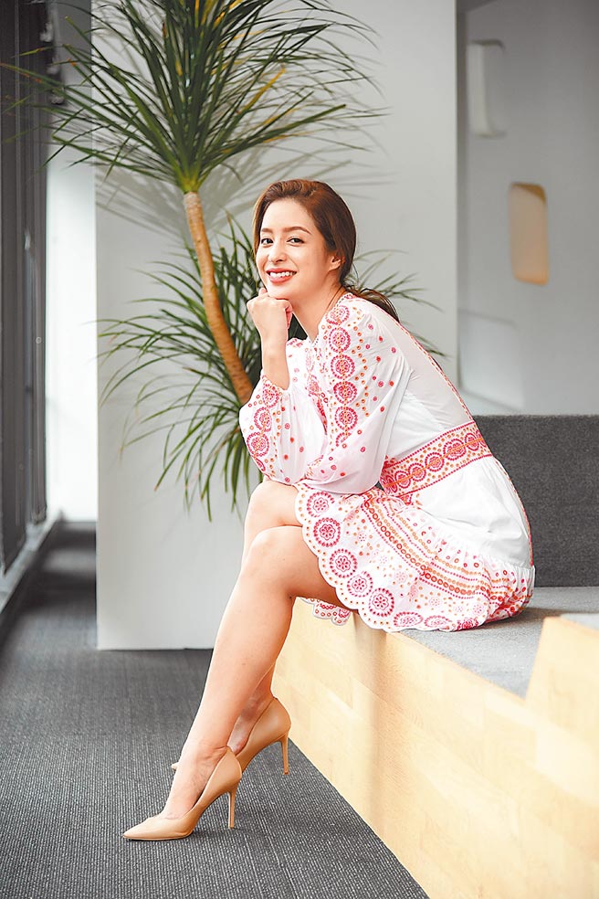 莫允雯过了半个多月隔离生活，学会更自在独处。（三立提供。服装  michael kors提供）