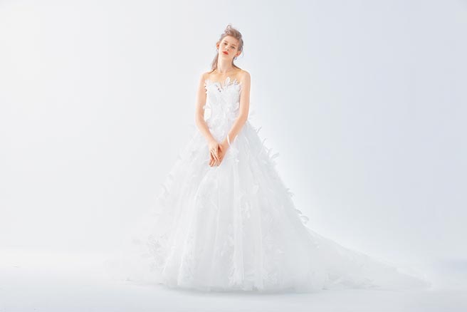 婚纱业深受疫情严重影响，许多品牌不得不更改营业方式与配套措施以因应目前的第三级警戒。（Jamine Galleria提供）