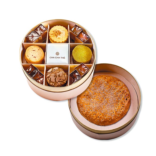 高端喜饼采采食茶，推广宅配试吃。（采采食茶提供）