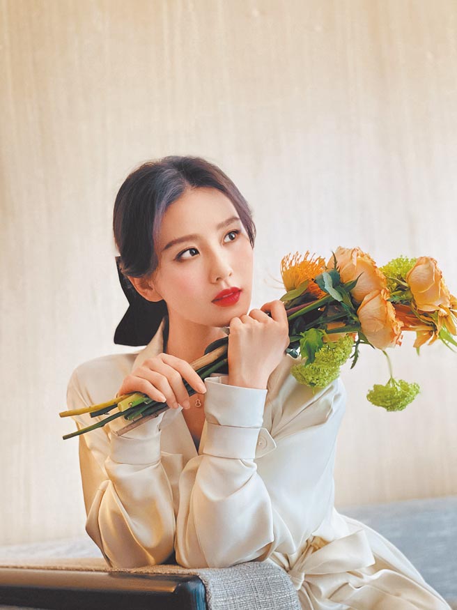 刘诗诗温柔优雅的气质与Qeelin东方珠宝风格十分相衬。（Qeelin提供）