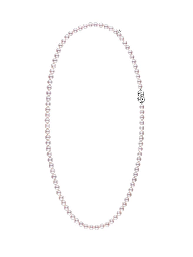 MIKIMOTO Double Eight系列珍珠串炼，可变化多种佩戴方式，35万8000元。（MIKIMOTO提供）