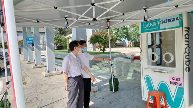 连江县长刘增应日前视察南竿机场入境快筛作业。（连江县政府提供／资料照）