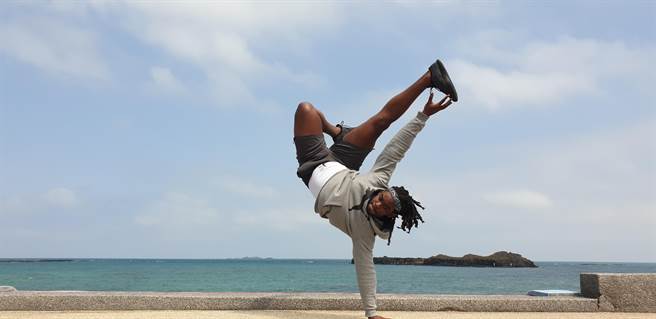 興大優秀畢業生機械系李家茂來自聖文森，是名熱愛運動的陽光男孩。（興大提供／盧金足台中傳真）