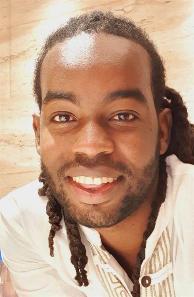 興大優秀畢業生機械系李家茂來自聖文森，在台四年感受台灣人友善及熱心助人，未來將留在興大機械所攻讀碩士。（興大提供／盧金足台中傳真）