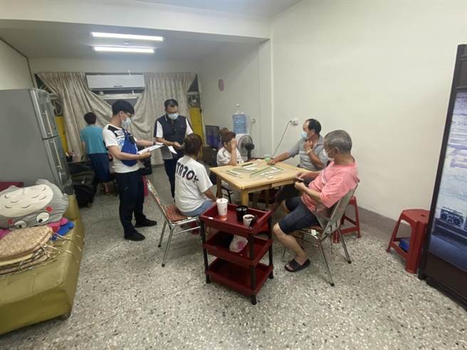 彰化縣長王惠美指示警方全力查察非法賭博群聚處所，彰化縣警方八大分局清查全縣列出351處場所強力稽查，兩天下來彰化分局員林分局共查獲3件、17人群聚打麻將。（警方提供／謝瓊雲彰化傳真）