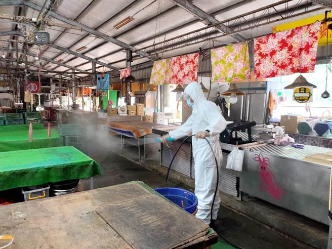 佳里区第一黄昏市场今天进行清消。(台南市政府提供／曹婷婷台南传真)