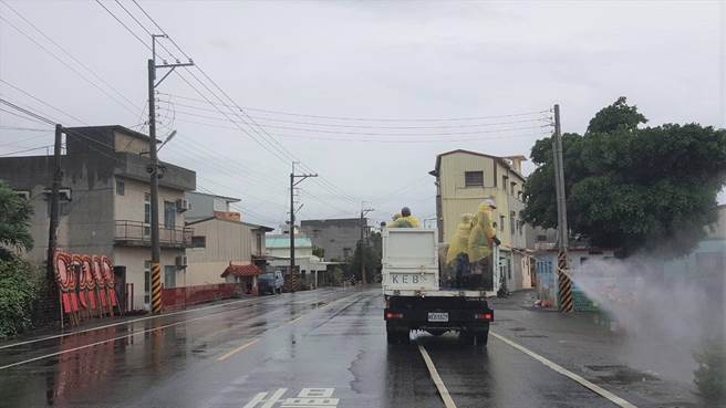 縣府在水上鄉全面大消毒。（嘉義縣政府提供）