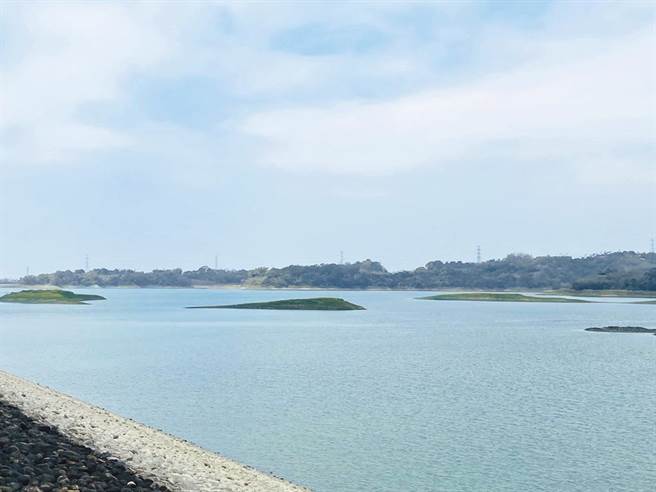 图为今年2月仁义潭水库。（民眾提供／张亦惠嘉县传真）